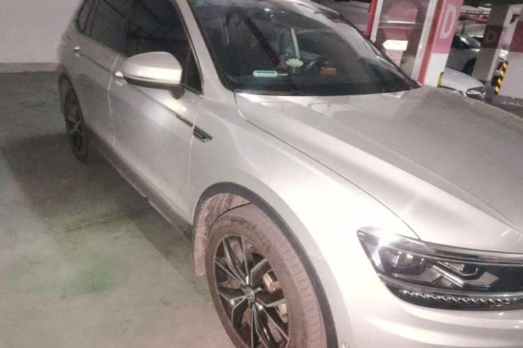 Used Volkswagen Tiguan L 2019 380TSI Automatic All-Wheel Drive Luxury Edition with 7 Seats China VI Standard
