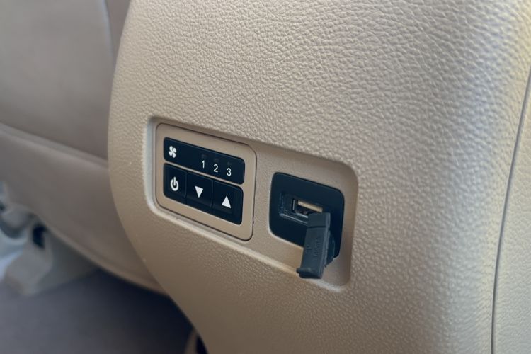 Used Baojun 730 2014 1.5L manual Comfort version 7 seats
