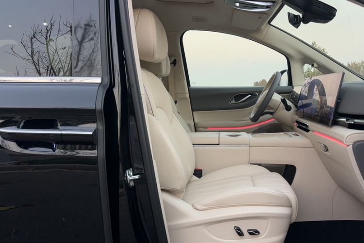 Used VOYAH Dream 2025 PHEV Four-Wheel-Drive Flagship Kunpeng Edition
