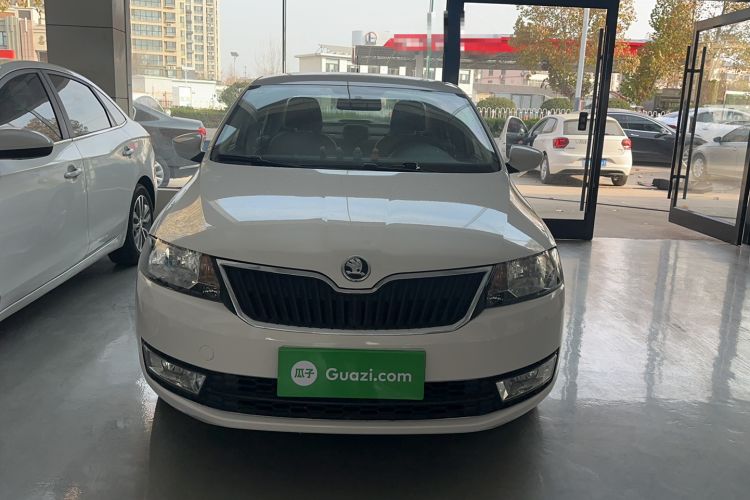 Used Skoda Rapid 2015 1.6L Automatic Smart Selection Model
