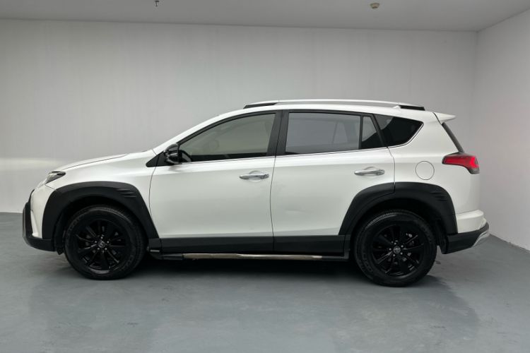 Used Toyota RAV4 2019 2.0L CVT Two-Wheel Drive Fashion X Limited Edition China V Standard
