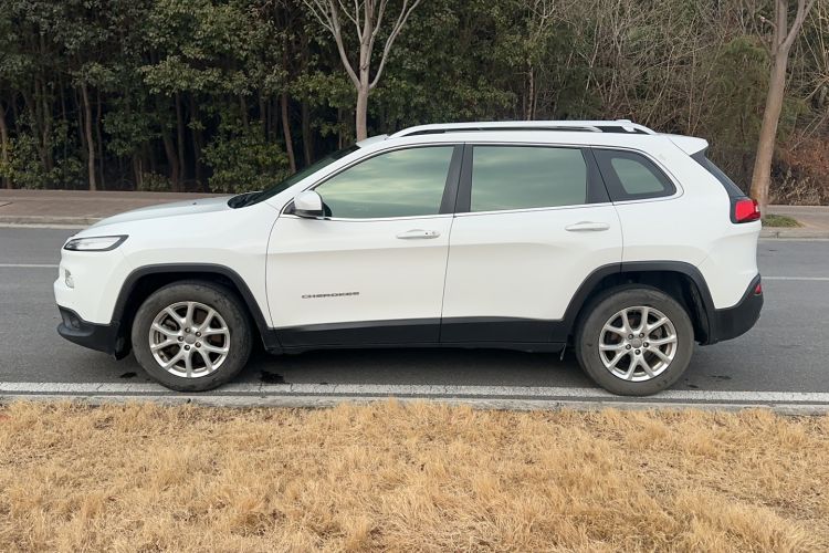 Used  Cherokee 2017 2.0L Superior Edition
