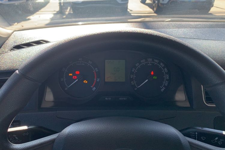 Used Skoda Rapid 2015 1.6L Automatic Smart Selection Model
