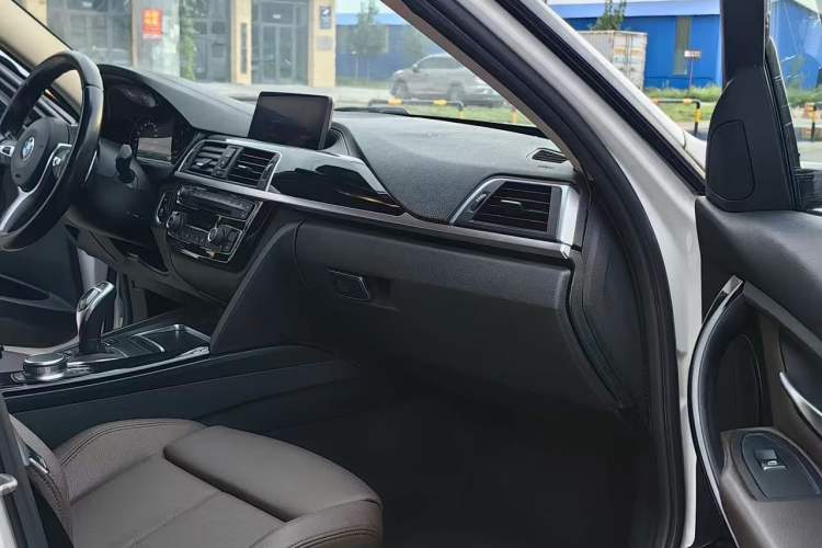 Used BMW 3 Series 2018 320Li Leading Model M Sport Package
