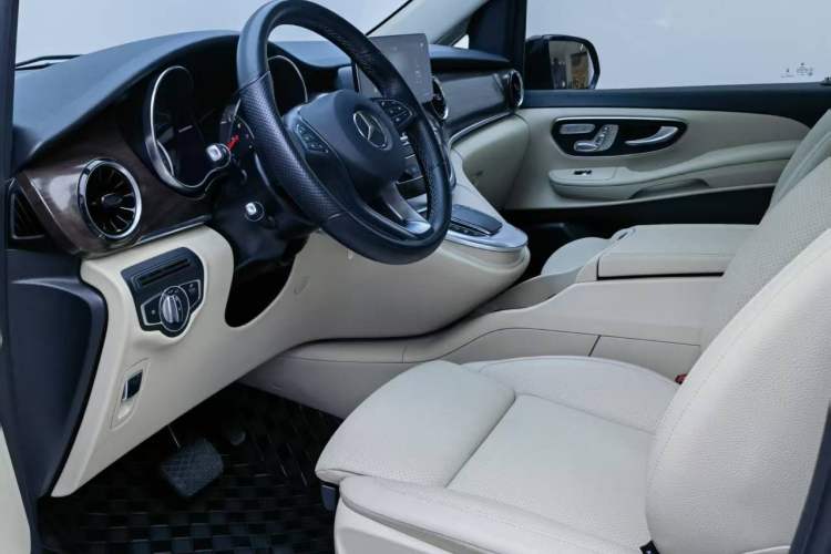 Used Mercedes-Benz V-Class 2022 V 260 Avantgarde Edition