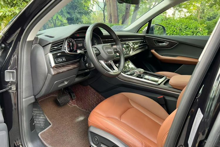 Used Audi Q7 2020 55 TFSI quattro S line sports model
