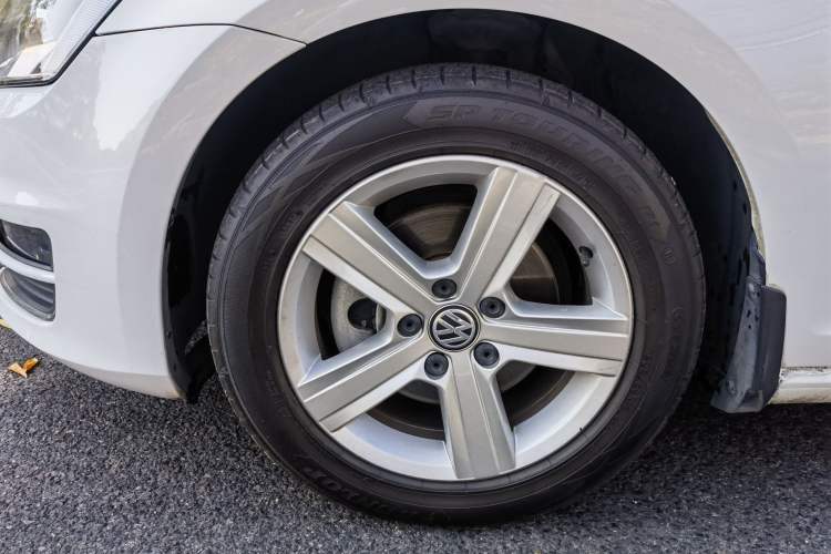 Used Volkswagen Golf 2017 1.6L Automatic Comfort Million-Vehicle Anniversary Edition
