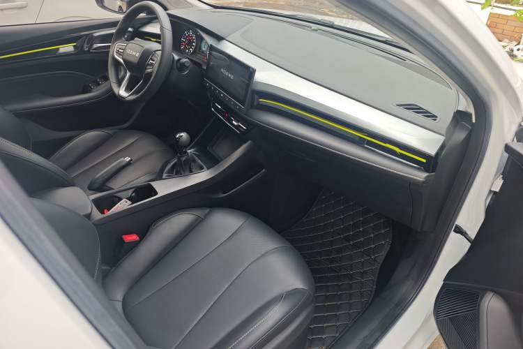 Used Roewe i5 2021 1.5L Manual Diamond Edition
