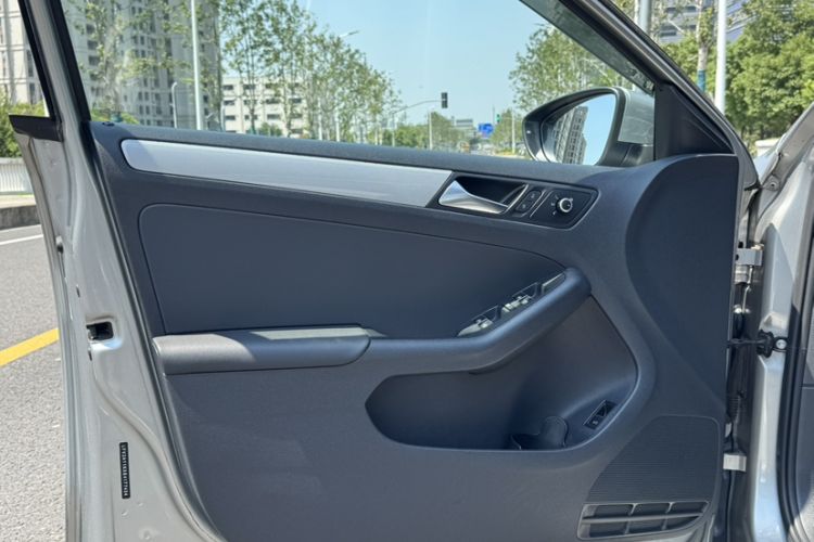 Used Volkswagen Sagitar 2014 Revised Version 1.4TSI Manual Luxury Edition
