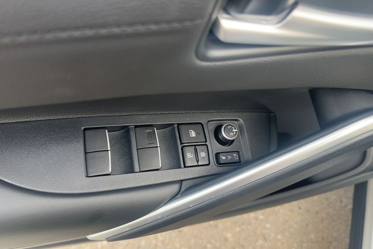 Used Toyota FRONTLANDER 2023 2.0L Smart Electric Hybrid Dual-Engine Deluxe Version
