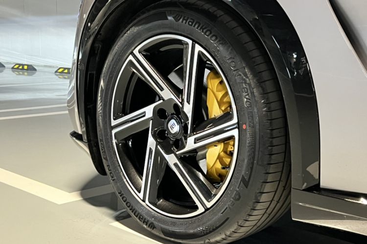 Used  YU7 2025 Ultra-Long Range All-Wheel Drive Pro Version