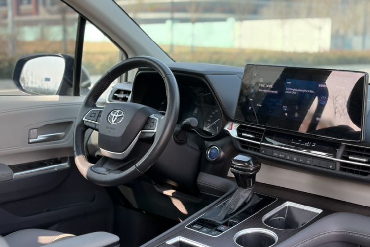 Used Toyota Granvia 2023 2.5L Hybrid Prestige PLUS Edition