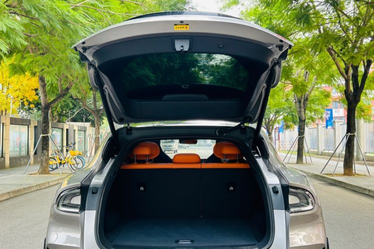 Used  YU7 2025 Ultra-Long Range High-Performance All-Wheel-Drive Max Edition
