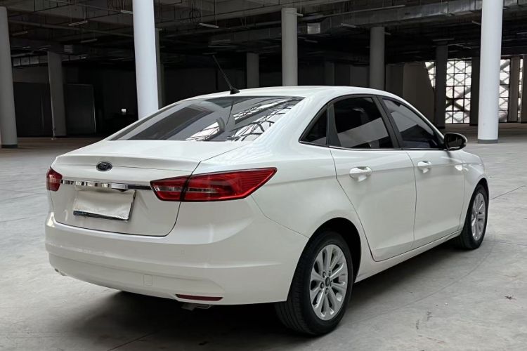 Used Ford Escort 2015 1.5L Automatic Fashion Model
