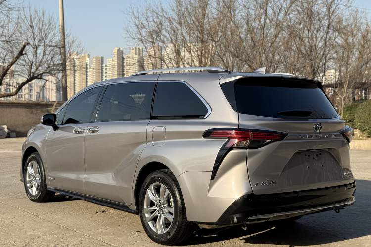 Used Toyota Sienna 2021 2.5L Hybrid Ultimate Edition

