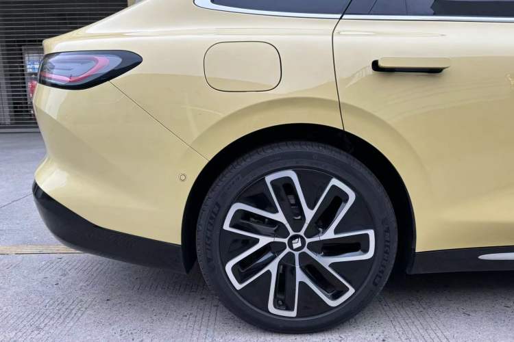 Used Baojun Enjoy 2025 Plug-in Hybrid 140km Luxury Edition
