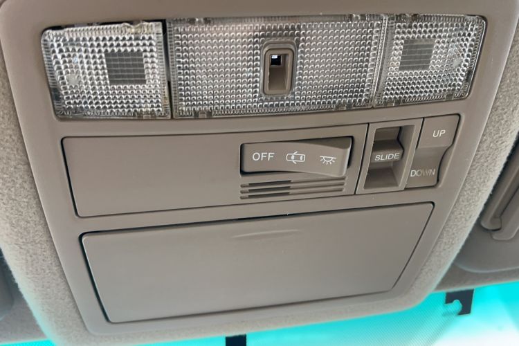 Used Toyota Highlander 2012 2.7L Two-Wheel Drive 7-Seater Luxury Edition
