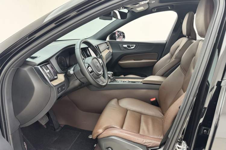 Used Volvo XC60 2021 T5 4x4 Smart Luxury Edition
