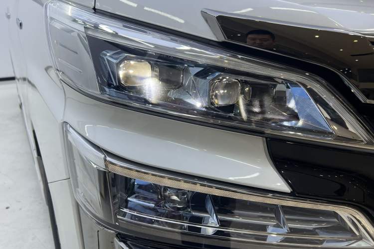 Used Toyota Alphard 2020 Dual-Engine 2.5L Prestige Edition
