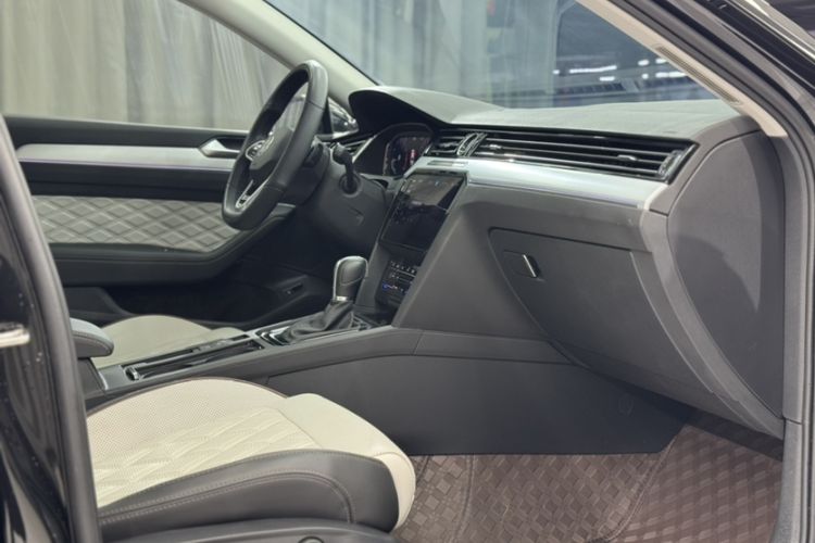 Used Volkswagen Magotan 2023 2 Million Units Commemorative Edition 330TSI DSG Luxury Version
