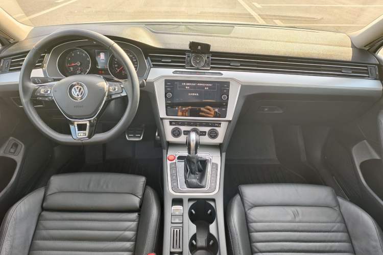 Used Volkswagen Variant 2018 380TSI Two-Wheel Drive Comfort Edition
