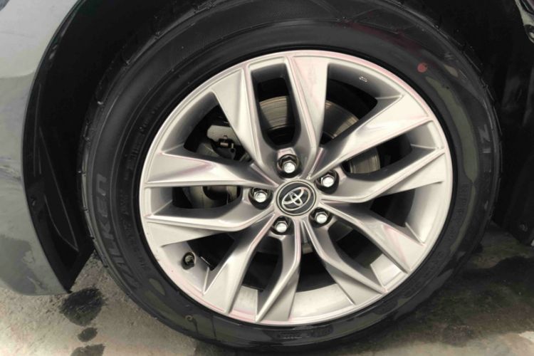 Used Toyota Avalon 2019 Dual-Engine 2.5L Luxury Edition China VI Standard