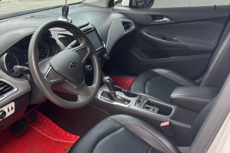 Used Chevrolet Cruze 2017 1.5L Automatic Pioneer Sunroof Edition
