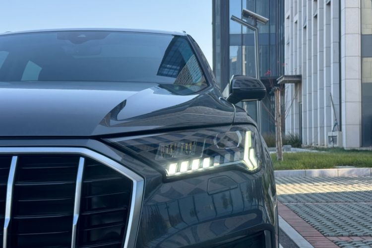 Used Audi Q7 2021 55 TFSI quattro S line Sport model