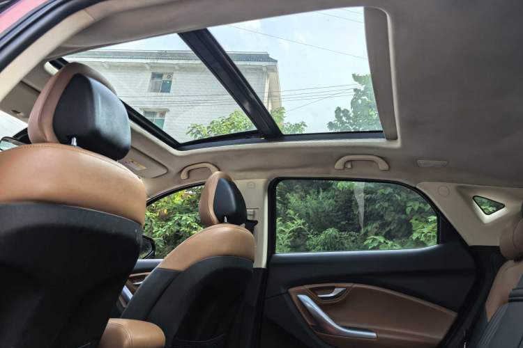 Used Soueast DX7 2015 1.5T Manual Luxury Model
