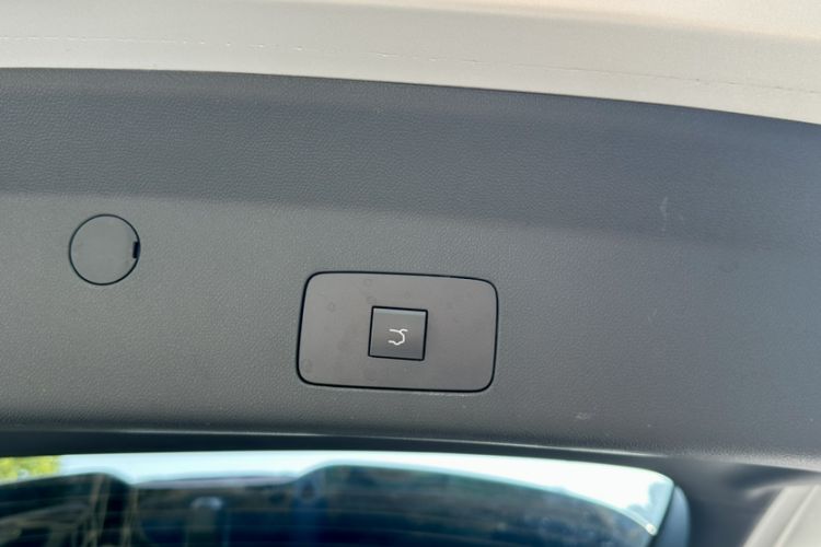 Used  eπ008 2024 210Max Range-Extended Version 6 Seats
