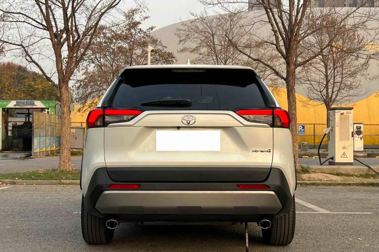 Used Toyota RAV4 2023 2.0L CVT Two-Wheel Drive Fashion Plus Edition
