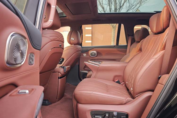 Used  HL 2025 700 Ultra Six-Seater All-Wheel-Drive LiDAR Version
