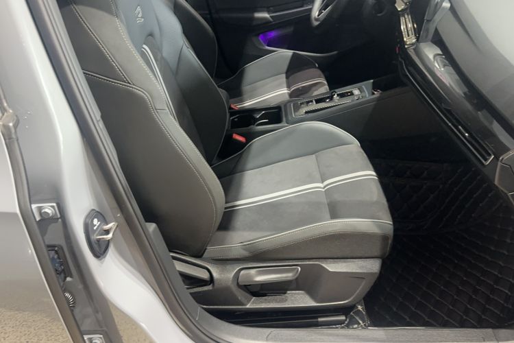 Used Volkswagen Golf 2023 Facelift 280TSI DSG R-Line Lite
