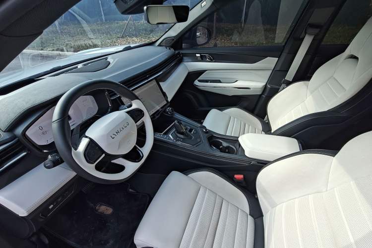 Used Lynk & Co 01 EM-P 2023 1.5TD EM-P Dawn Edition
