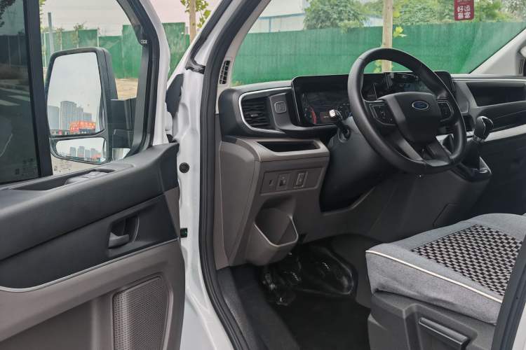 Used Ford Transit 2023 2.0T Diesel Manual Multifunction Commercial Vehicle Mid-axle Low-Roof Design 5/6 Seats

