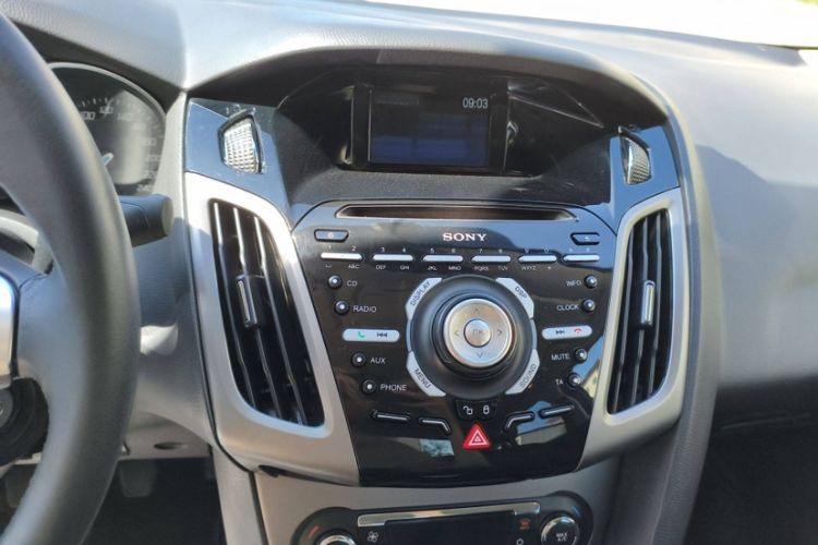 Used Ford Focus 2012 Sedan 1.6L Manual Fashion Edition
