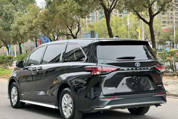 Used Toyota Granvia 2023 2.5L Hybrid Comfort Edition