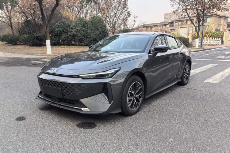 Used Changan UNI-V iDD 2024 Blue Whale Smart Electric iDD 136km Smart & Fun Model