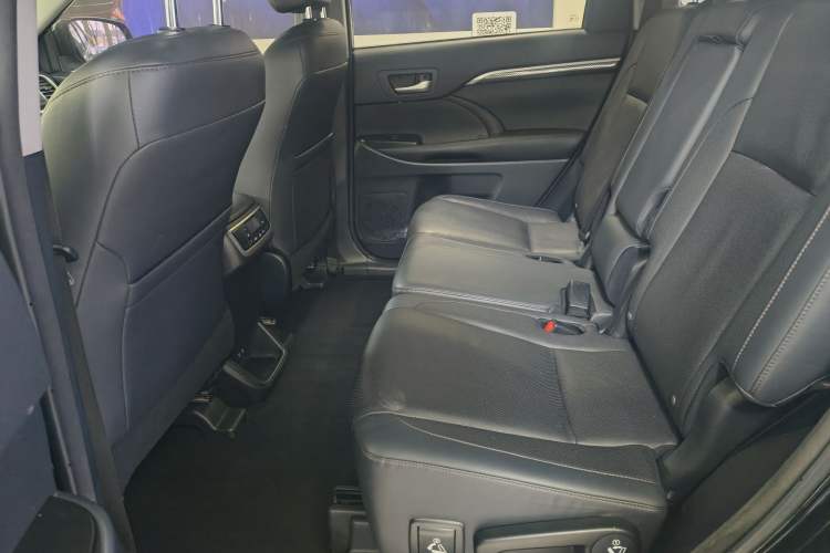 Used Toyota Highlander 2018 2.0T Four-Wheel Drive Luxury Version 7 Seats China VI Standard