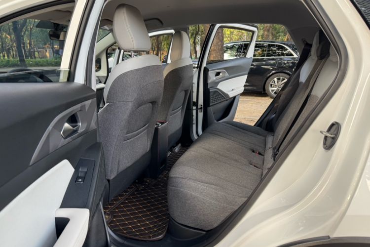 Used Geometry E Firefly 2024 301km Flowing Light
