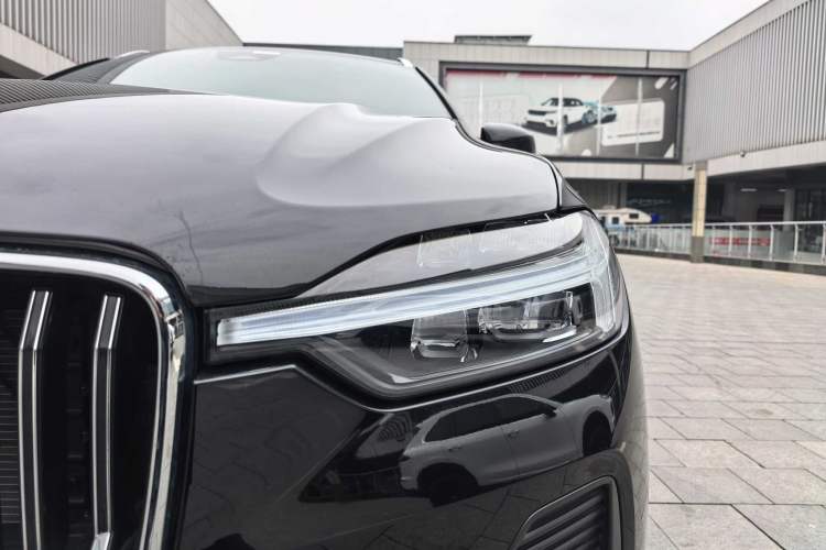 Used Volvo XC60 2025 B5 4x4 Smart Luxury Edition