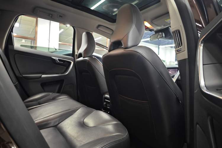 Used Volvo XC60 2017 T5 AWD Smart Upgrade Edition
