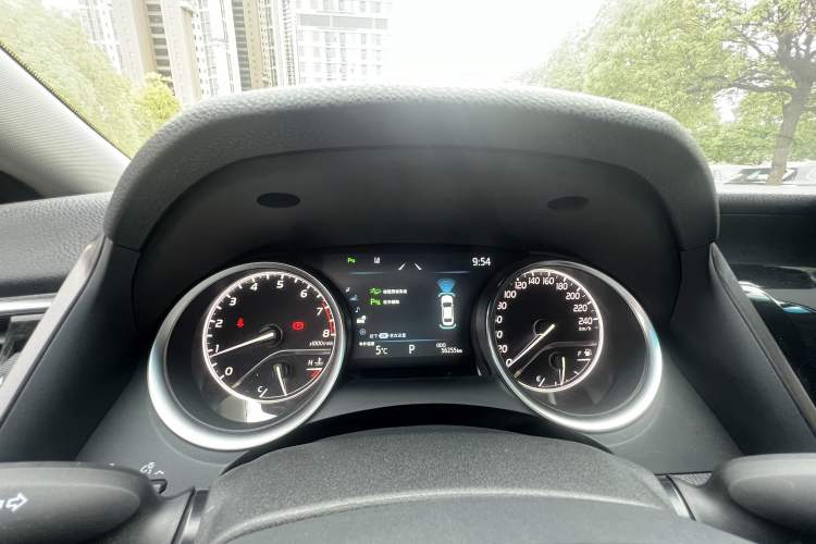 Used Toyota Camry 2021 2.0G Luxury Edition
