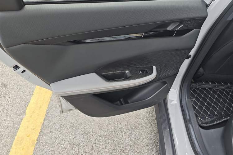 Used Changan UNI-V 2022 1.5T Smart Navigation Version
