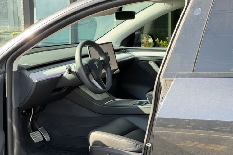 Used Tesla Model Y 2024 Long-Range All-Wheel-Drive Version