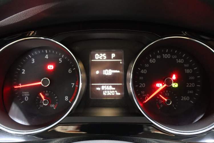 Used Volkswagen Sagitar 2015 230TSI Automatic Comfort Version
