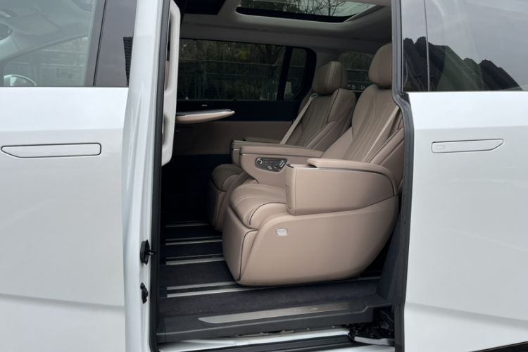 Used XPeng X9 2025 740 Ultra-Long Range Max
