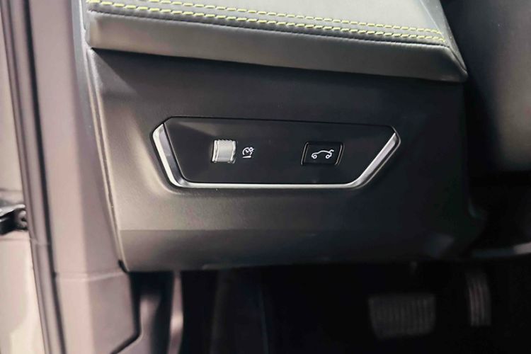 Used Lynk & Co 05 2022 2.0T Two-Wheel Drive Shine Halo
