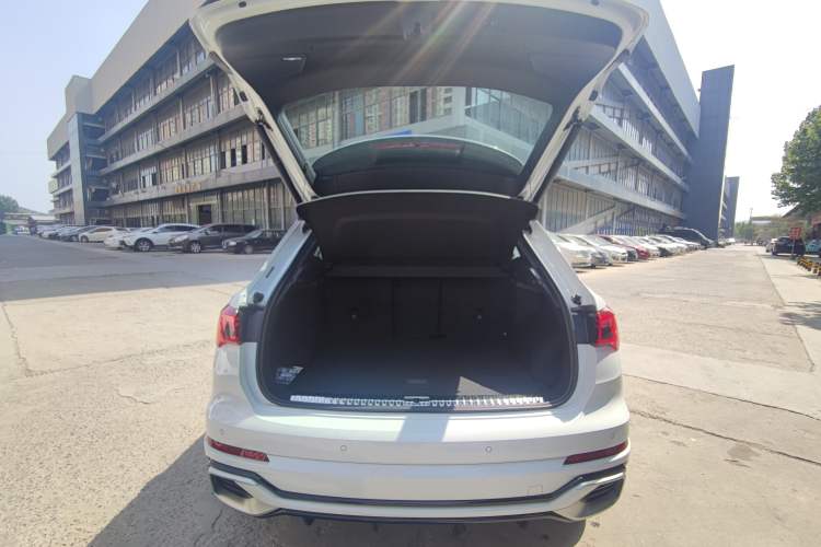 Used Audi Q3 2024 40 TFSI Fashion Dynamic Model
