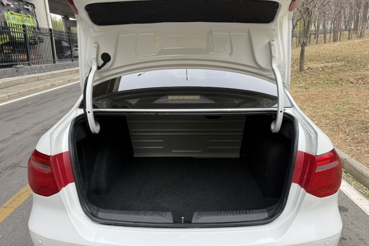 Used Volkswagen Jetta 2015 Value Edition 1.6L Manual Fashionable Style
